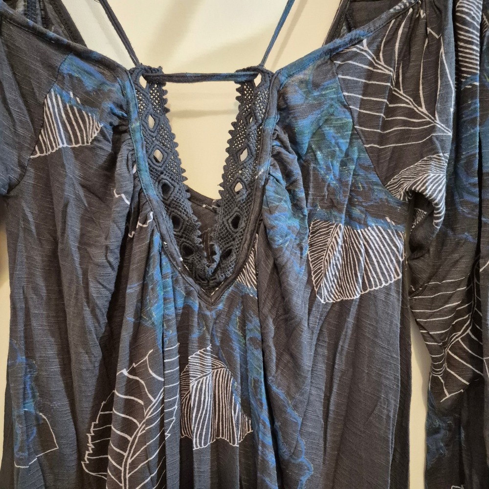 Free People Women Charcoal Gray Blue Tropical Leaf Cold Shoulder Blouse Size M - Picture 3 of 5
